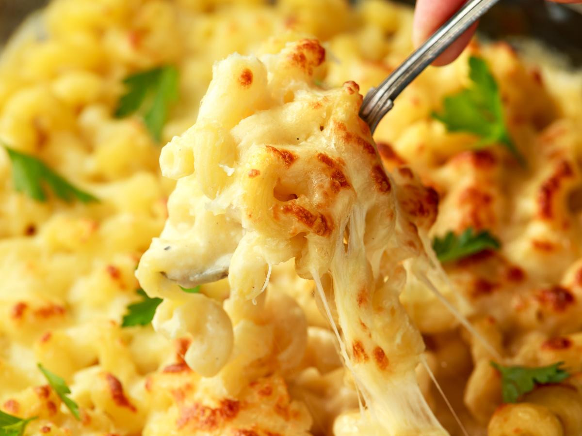 Dutch oven mac and cheese