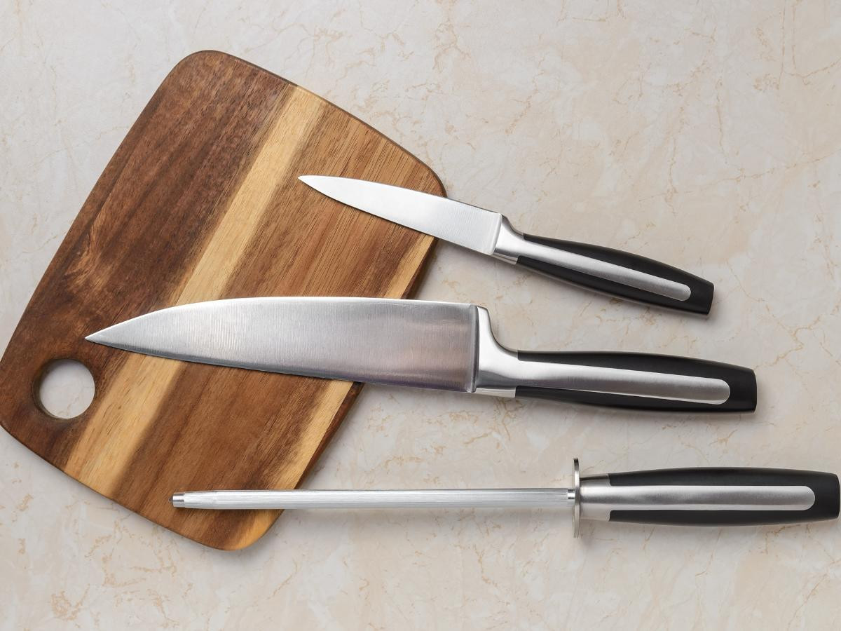 Knife, cutting board