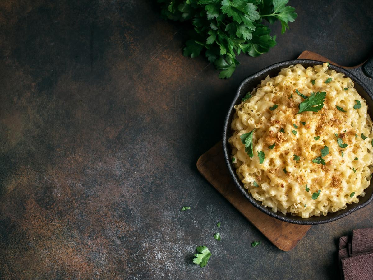Dutch oven mac and cheese