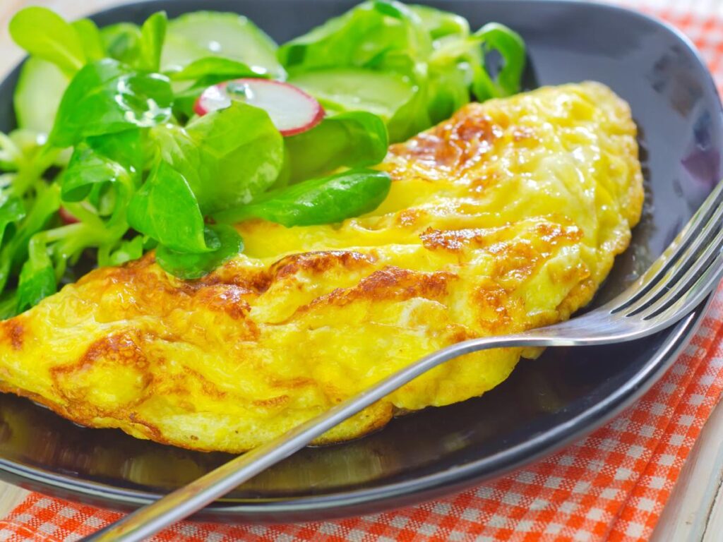 omelette with a salad